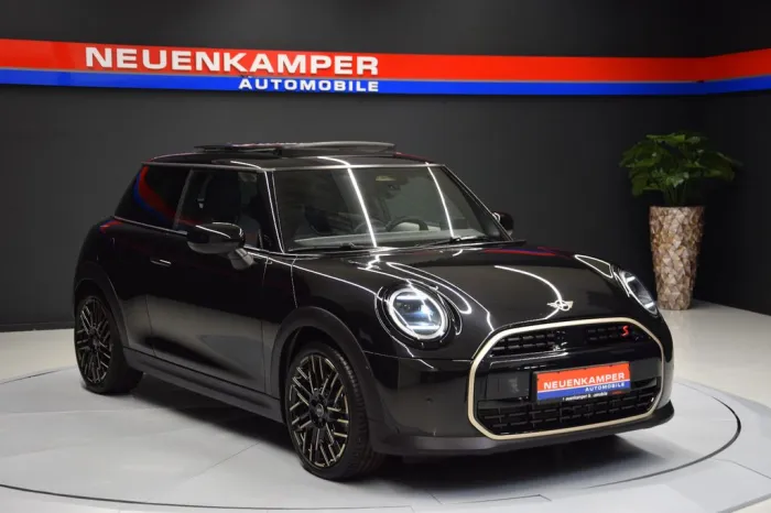 MINI Cooper S Favoured Trim M Pano HuD Leder 19 Zoll