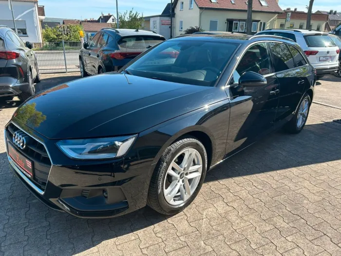 Audi A4 Avant 40 TDI *S line*NAVI*AHK*PANO*RFK*