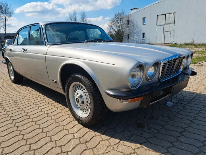 Jaguar XJ6