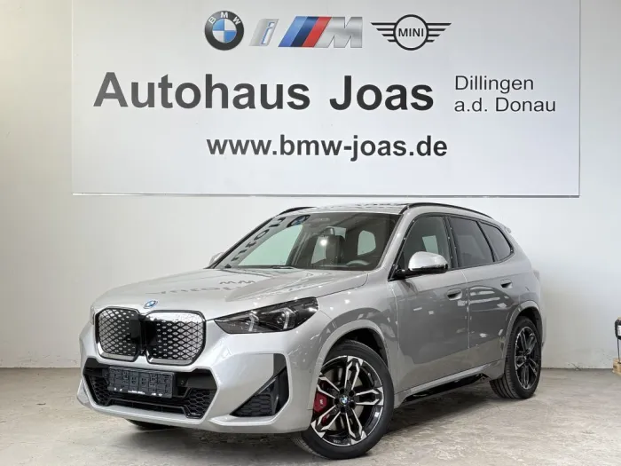 BMW iX1 xDrive20 M Sportpaket - Komfortzugang - Pano
