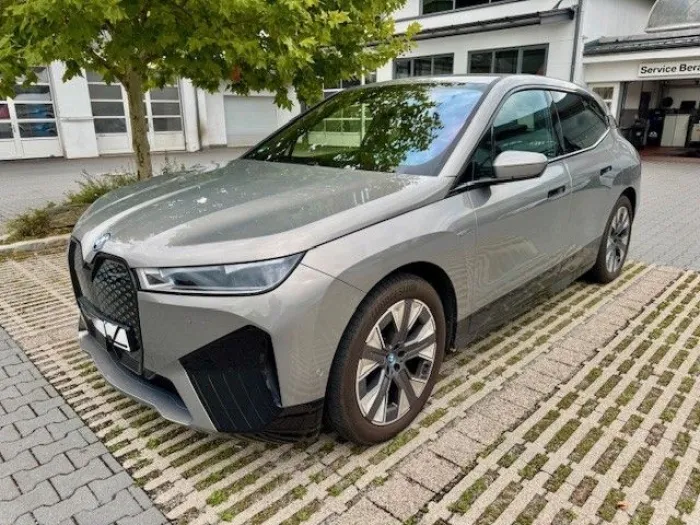 BMW iX xDrive40**Adaptiv FWK*AHK**