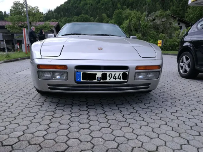 Porsche 944 S2