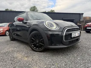 MINI ONE ESSENTIAL TRIM/FACELIFT/DSG/LED/NAVI/1.HD