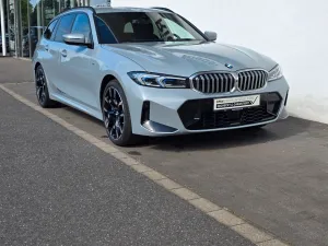 BMW 330i xDrive Touring M Sportpaket*AHK*19