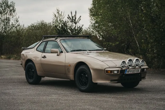 Porsche 944