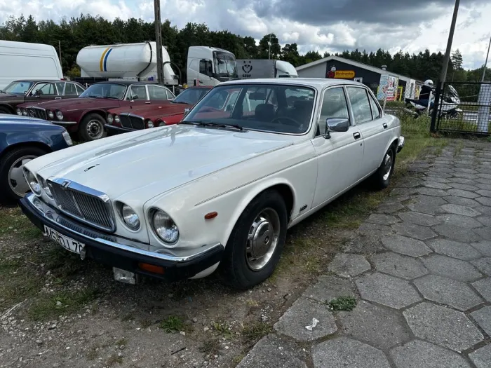 Jaguar XJ12