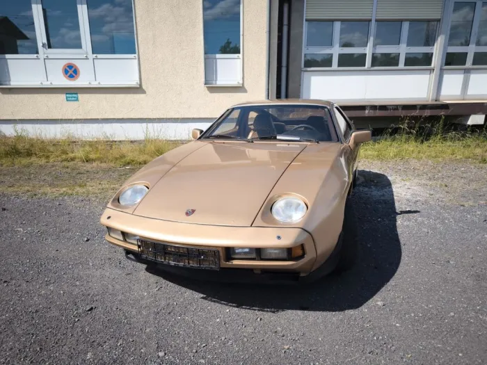 Porsche 928
