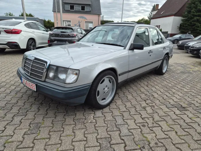 Mercedes-Benz E 260, erst 40 TKM, Tüv, Automatik. H Zulassung