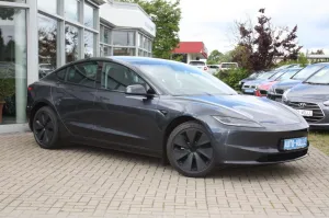 Tesla Model 3 HIGHLAND SR RWD PANORAMA 1.HAND
