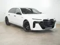 BMW M760e xDrive -Lounge Seating -Fond-Entertainment