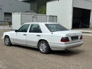 Mercedes-Benz E 280*1. HAND
