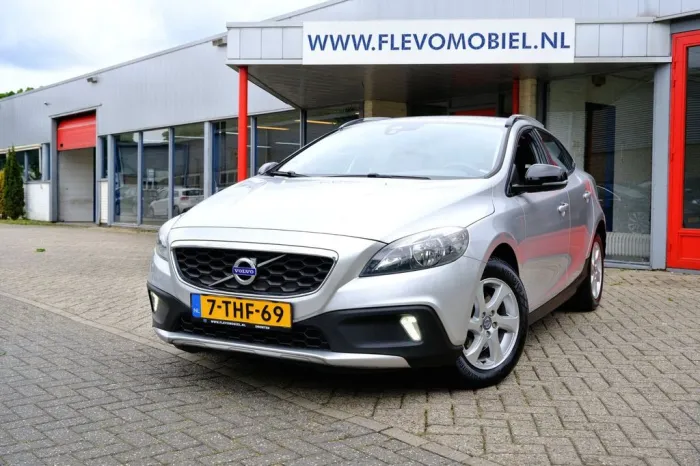 Volvo V40 Cross Country 1.6 T4 180pk Momentum Aut. Nav