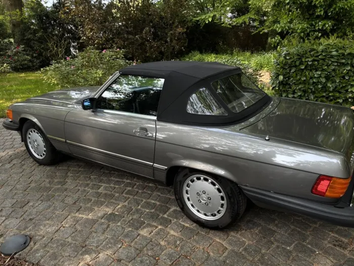 Mercedes-Benz SL 560