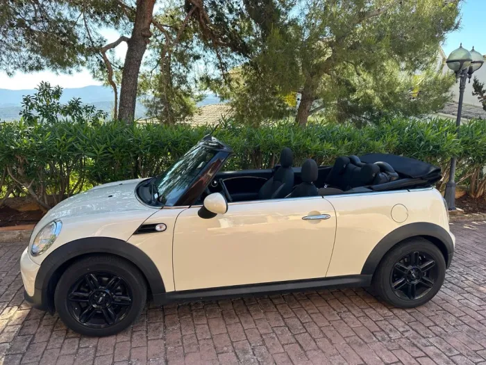 MINI Cooper Cabrio Cooper weiß 25.000 km EZ 20216 