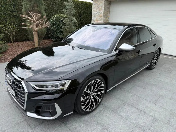 Audi S8 TFSI quattro Carbon Metrix digital