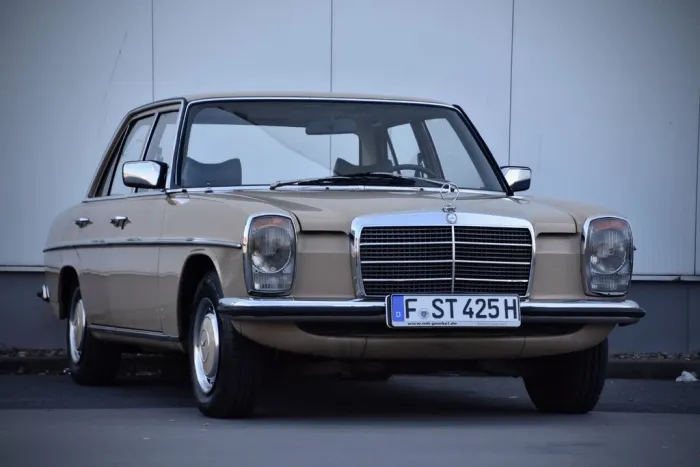 Mercedes-Benz W115 240D Strich 8