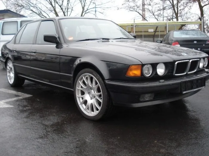 BMW 750i E32 