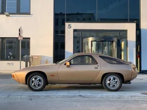 Porsche 928