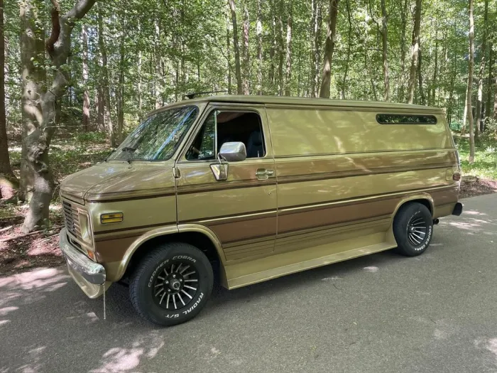 Chevrolet G20 mit Flügeltür
