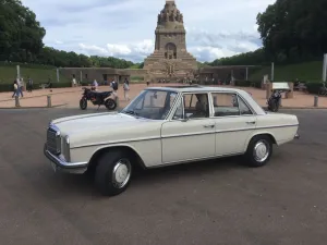 Mercedes-Benz W115 /8 220 - Lenkradschalt - 6 Sitze - Schiebed