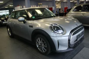 MINI Cooper Essential Trim - 8-Fach -