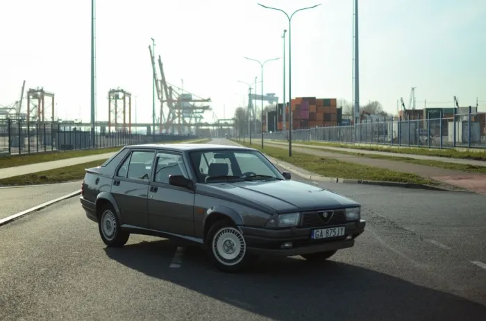 Alfa Romeo 75 Wenig Kilometer, Top-Zustand 