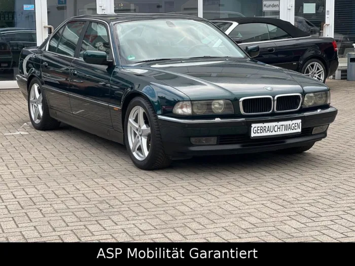 BMW 735i V8