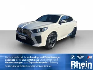 BMW iX2 xDrive30 M Sport Navi AdapLED ACC HUD Park+