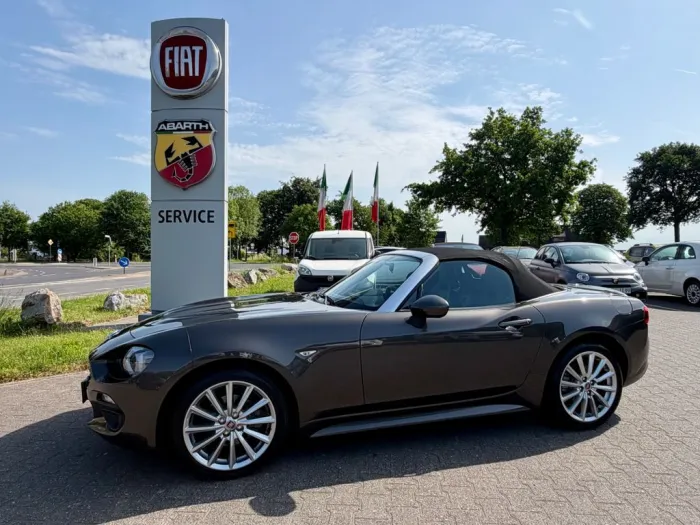 Fiat 124 Spider Lusso Bose*LED*Vollleder*Top Gepfelgt
