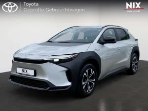 Toyota bZ4X FWD KAMERA SHZ AHK