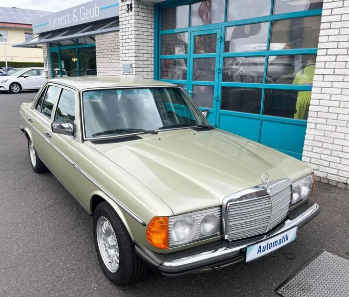 Mercedes-Benz E 230 123 Lim *TOP*
