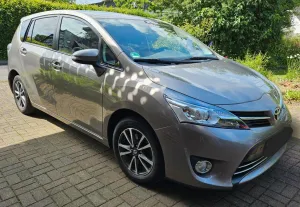 Toyota Verso 1.6l D-4D Comfort 5-Sitzer SHZ AHK NAV BT