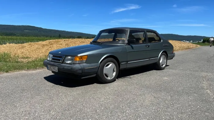 Saab 900