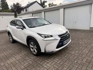 Lexus NX300h E-FOUR Luxury Line im TOP-ZUSTAND