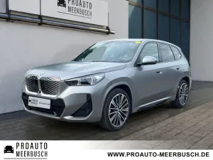 BMW iX1 30 xDrive M Sport MASSAGE/AHK/MMRY/PANO/HUD