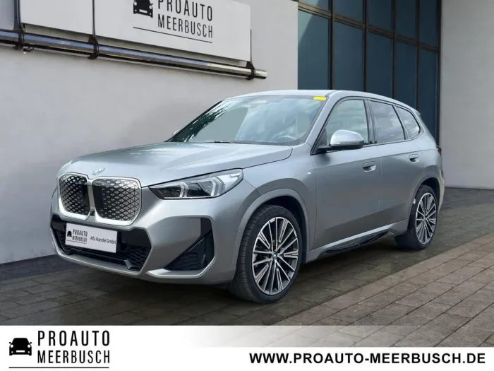 BMW iX1 30 xDrive M Sport MASSAGE/AHK/MMRY/PANO/HUD