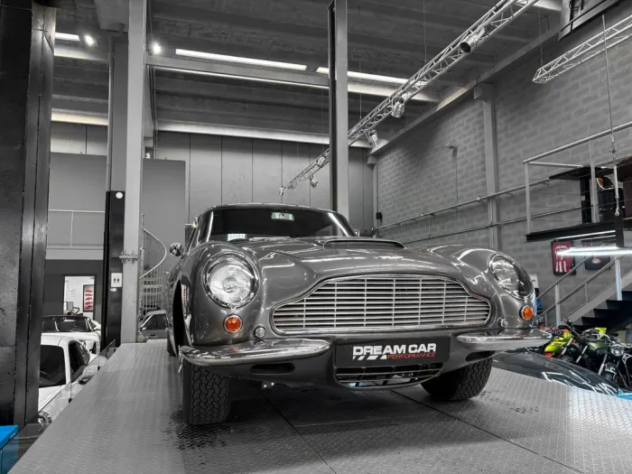 Aston Martin DB6