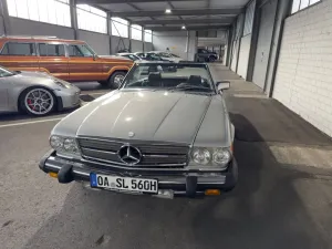 Mercedes-Benz SL 560 R107