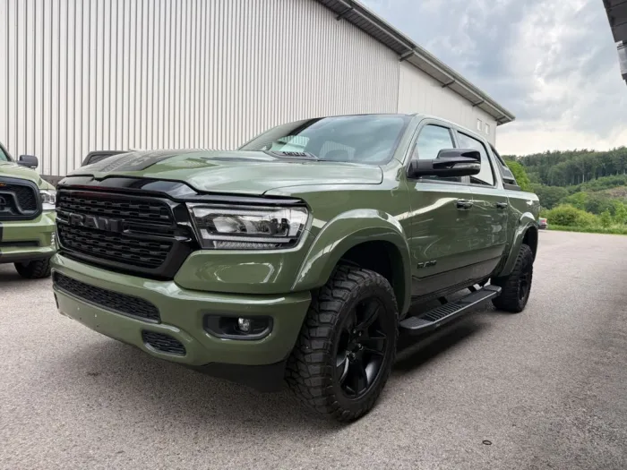 Dodge RAM 1500 HEMI 5.7 CREW CAB SPORT HOCH & BREIT 24