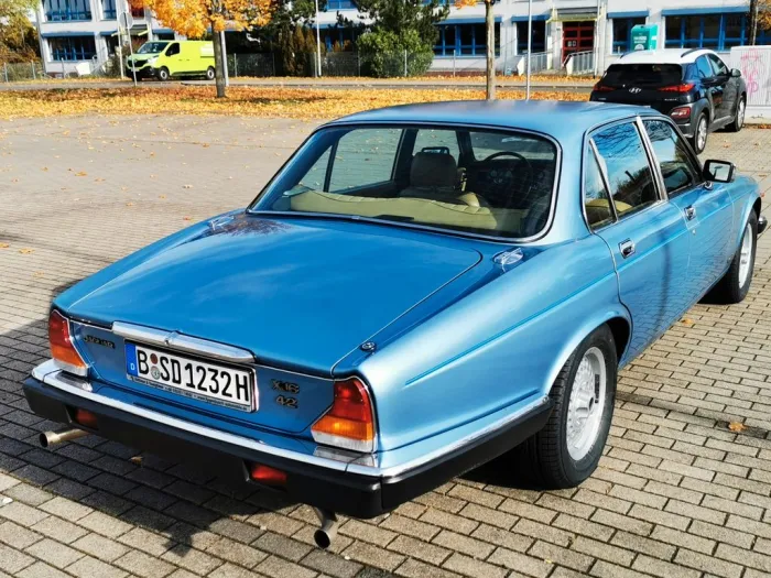 Jaguar XJ