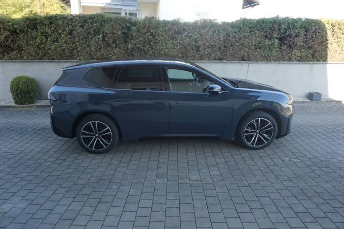 BMW iX3 50 xDrive Sportp. Pro Autobahnassistent AHK
