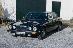 Jaguar XJ12 - Daimler Double Six Serie III