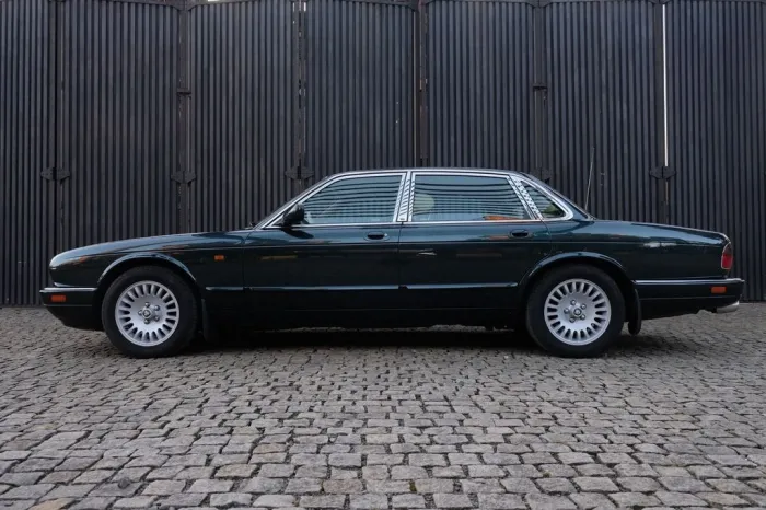 Jaguar XJ12