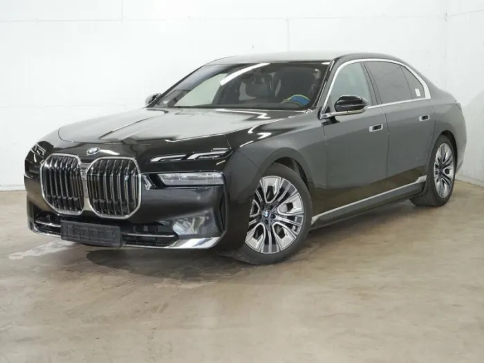 BMW i7 xDr. 60 NP 175650.- Exe Lounge Pak.Fondentert