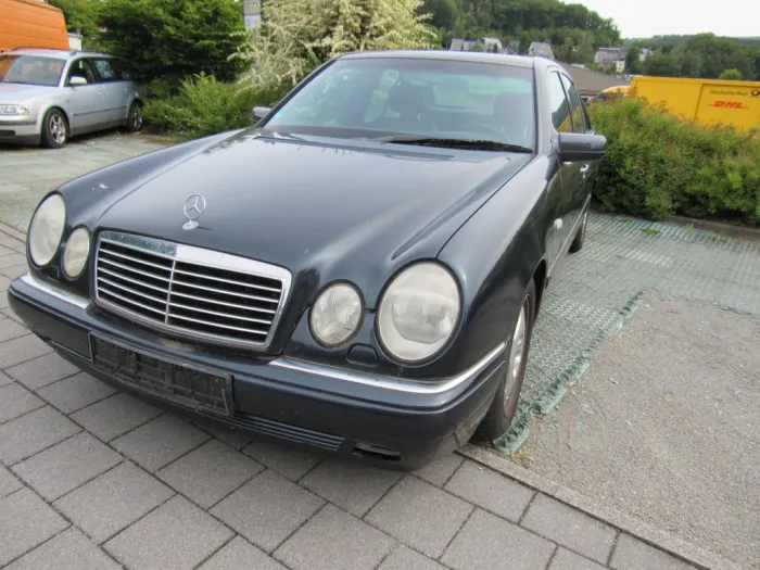 Mercedes-Benz E 280
