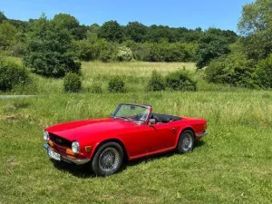 Triumph TR6 frame off restauriert  3 Weber Vergaser