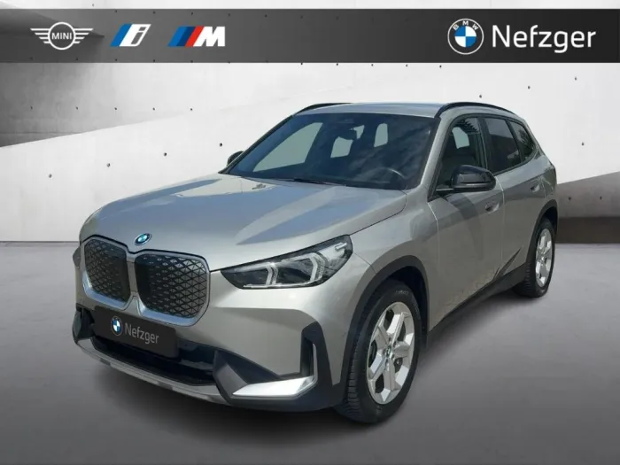 BMW iX1 eDrive20 Park-Assistent Komfortzugang Drivin
