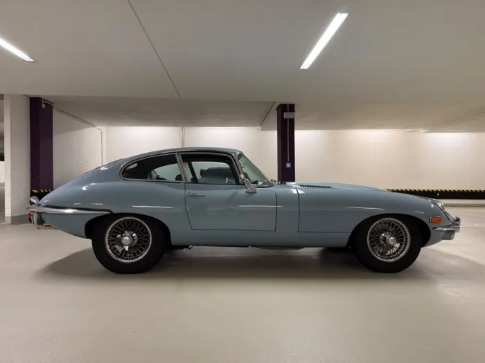 Jaguar Hellblauer Jaguar E-Type 