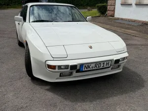 Porsche 944