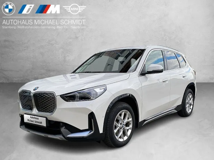 BMW iX1 eDrive20 xLine DAB LED RFK Komfortzg. Shz